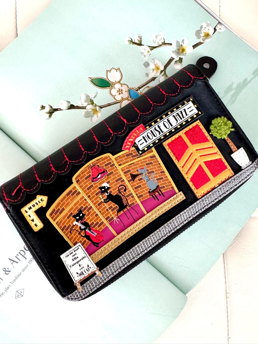 Rare Vendura House of Jazz Zip around Wallet - Black with Red & Gold Details